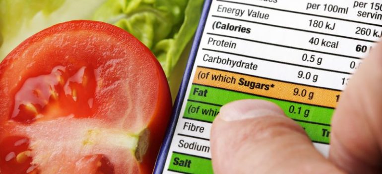 Étiquetage nutritionnel: qui va décider des notes sur les produits?